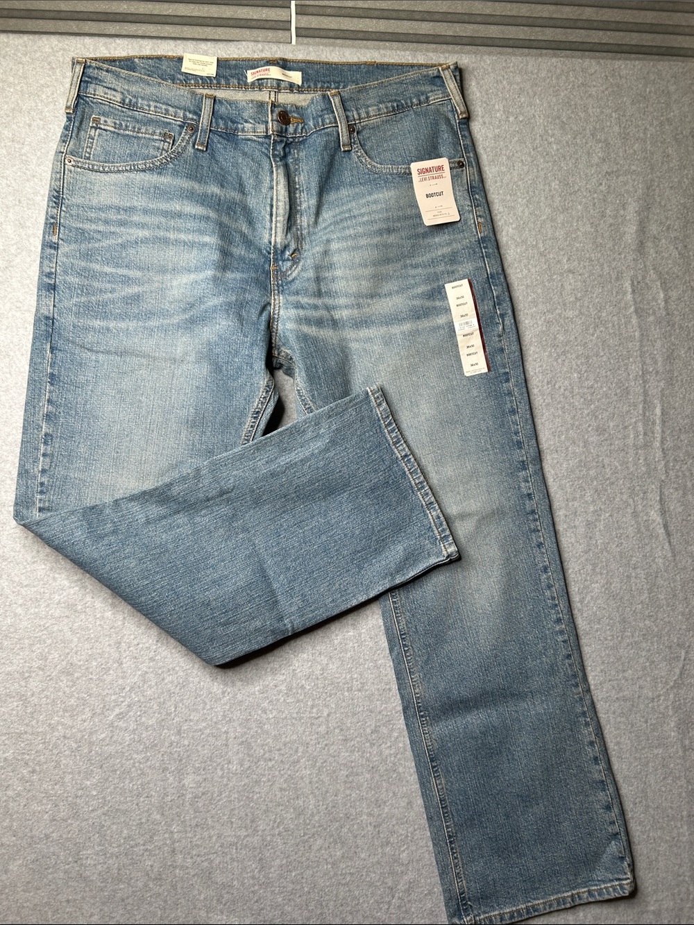 Signature by Levi Strauss Men's Light Wash‎ Bootcut  Jeans